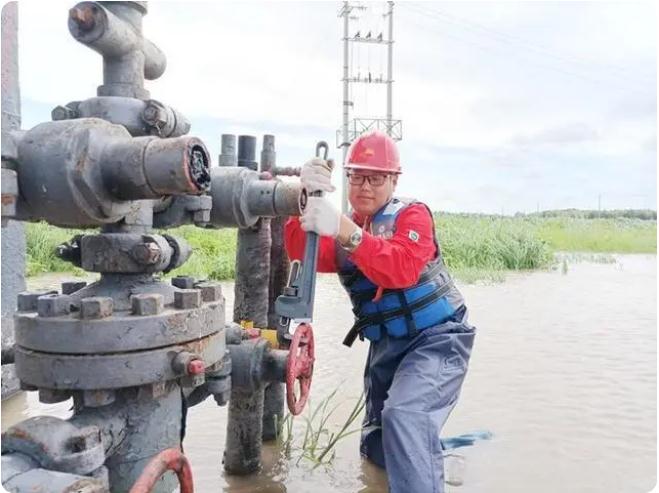 險(xiǎn)不除、人不休，水不降、人不退！大慶油田朝陽(yáng)溝油田全力迎戰(zhàn)防汛“大考”